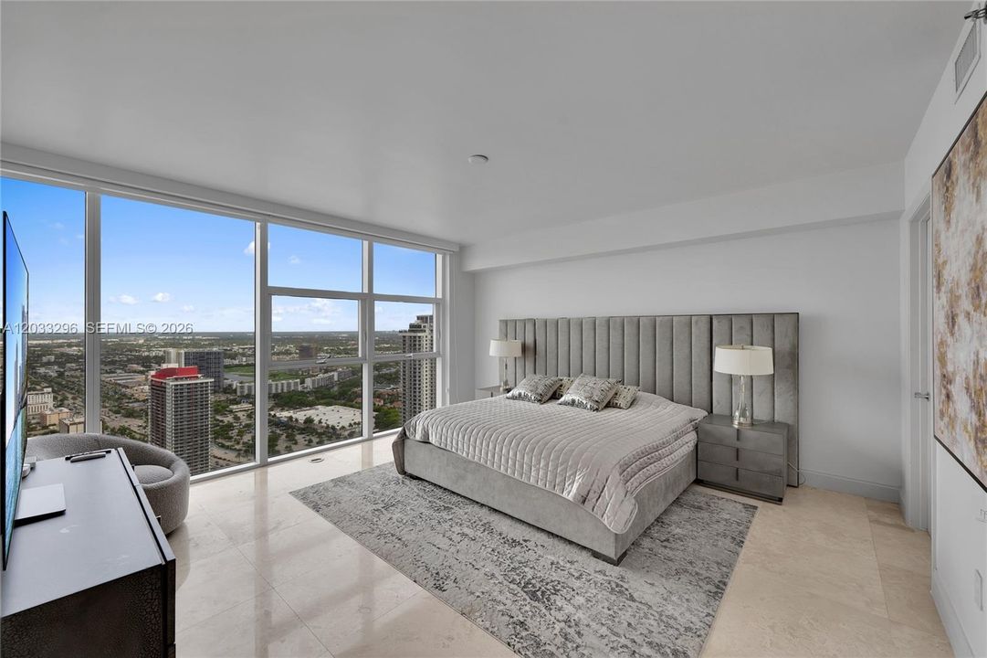 For Sale: $610,000 (1 beds, 1 baths, 871 Square Feet)