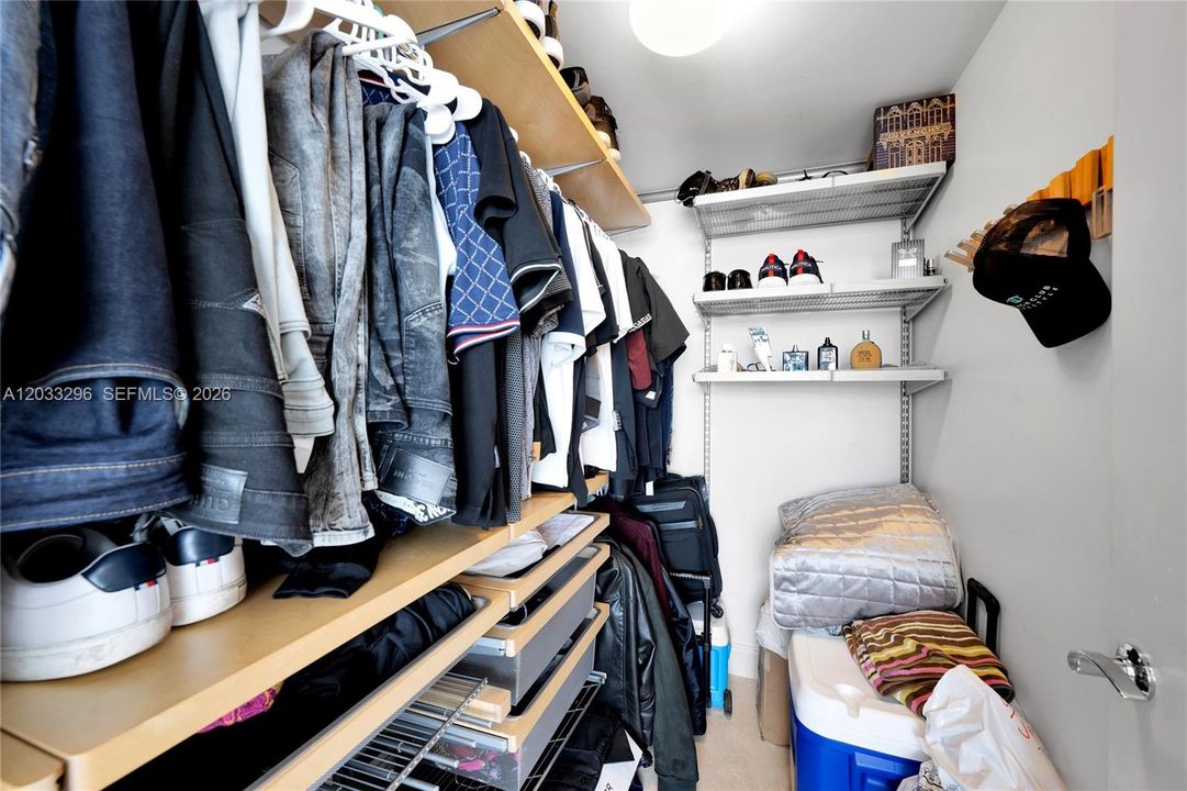 For Sale: $610,000 (1 beds, 1 baths, 871 Square Feet)