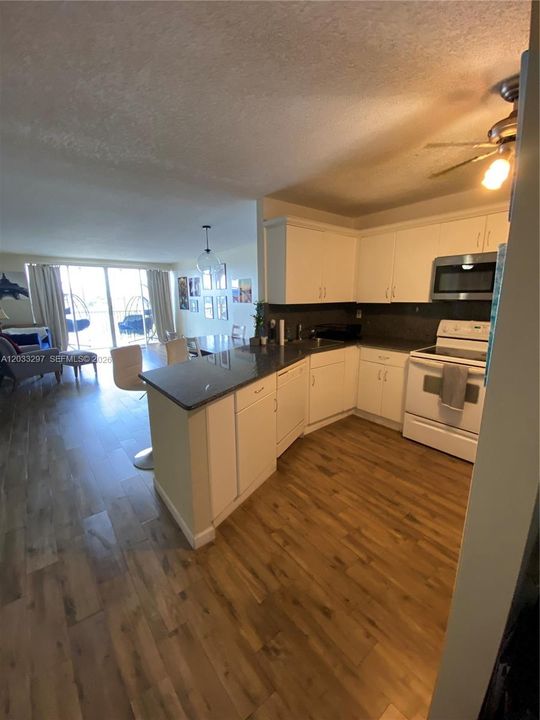 For Sale: $180,000 (2 beds, 2 baths, 1315 Square Feet)