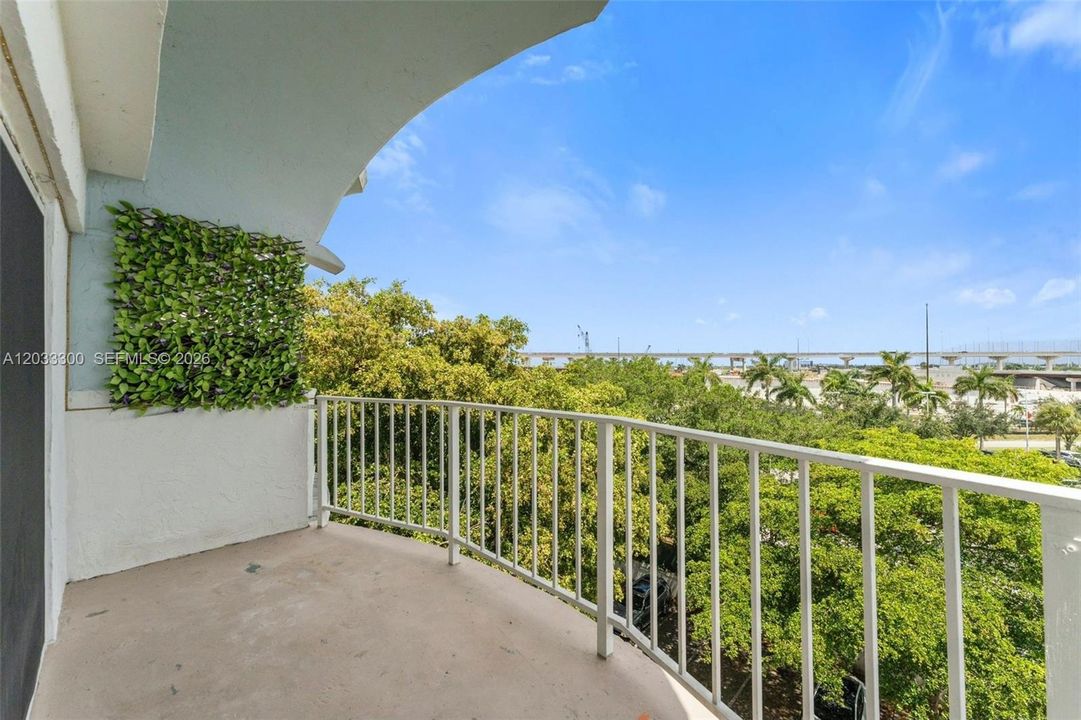 For Sale: $250,000 (2 beds, 2 baths, 1175 Square Feet)