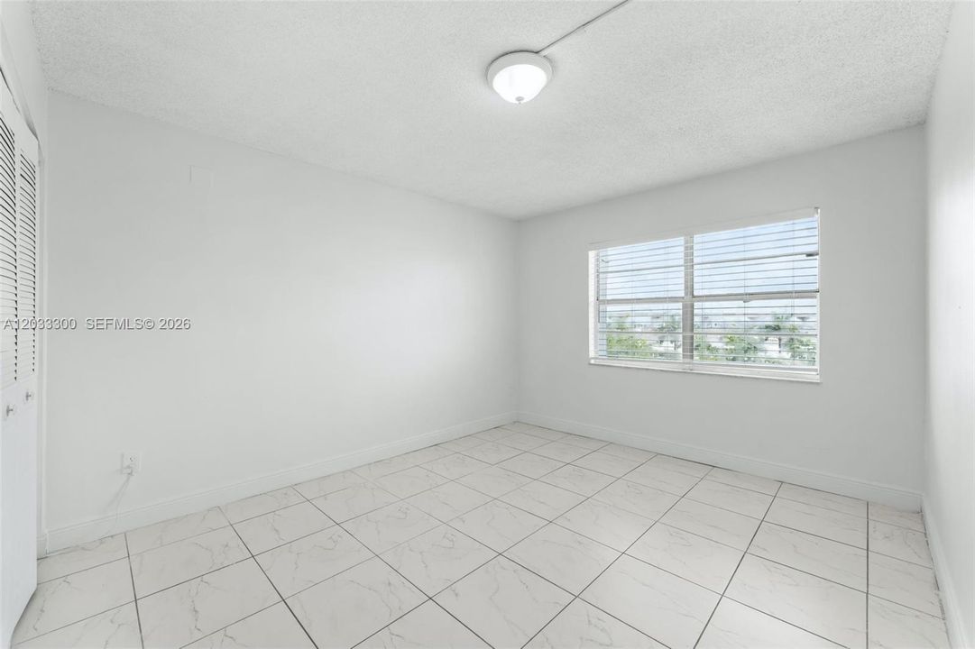 For Sale: $250,000 (2 beds, 2 baths, 1175 Square Feet)