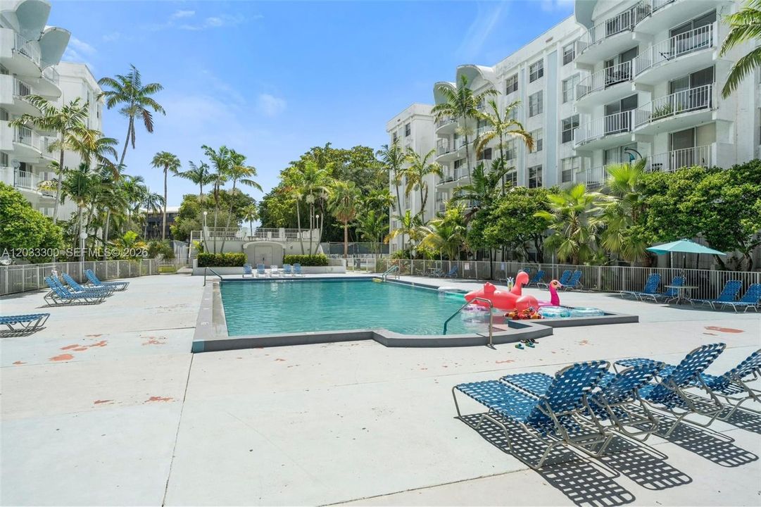 For Sale: $250,000 (2 beds, 2 baths, 1175 Square Feet)