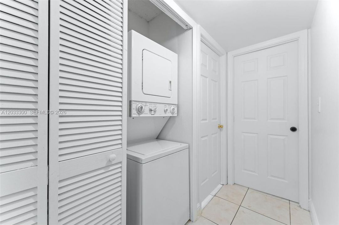 For Sale: $250,000 (2 beds, 2 baths, 1175 Square Feet)