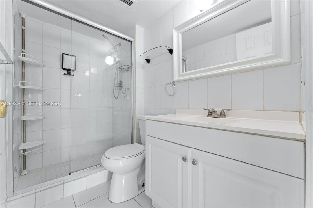 For Sale: $250,000 (2 beds, 2 baths, 1175 Square Feet)