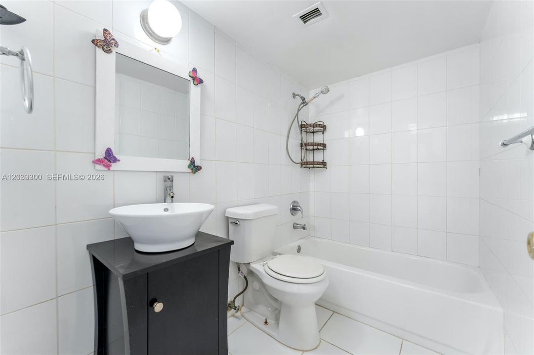 For Sale: $250,000 (2 beds, 2 baths, 1175 Square Feet)