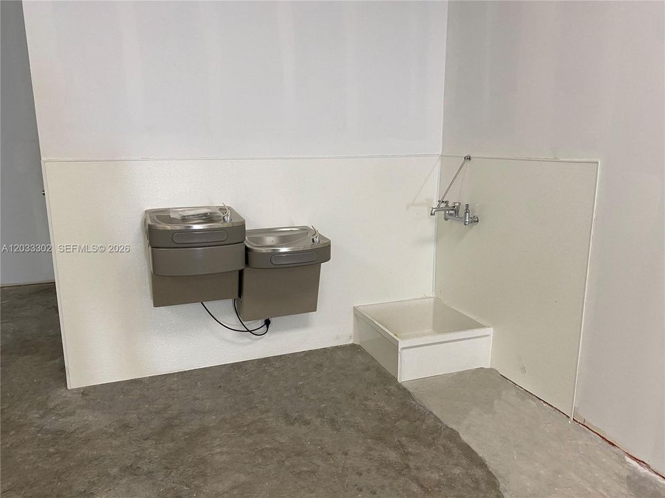 300 SW 17th AVE - SUITE 4