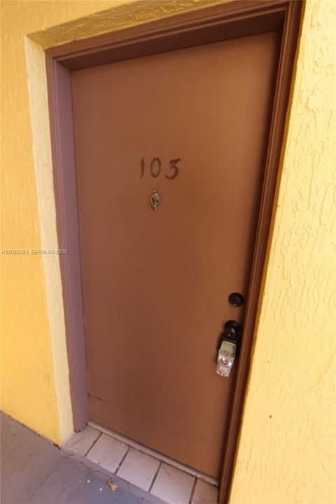For Rent: $1,800 (1 beds, 1 baths, 600 Square Feet)