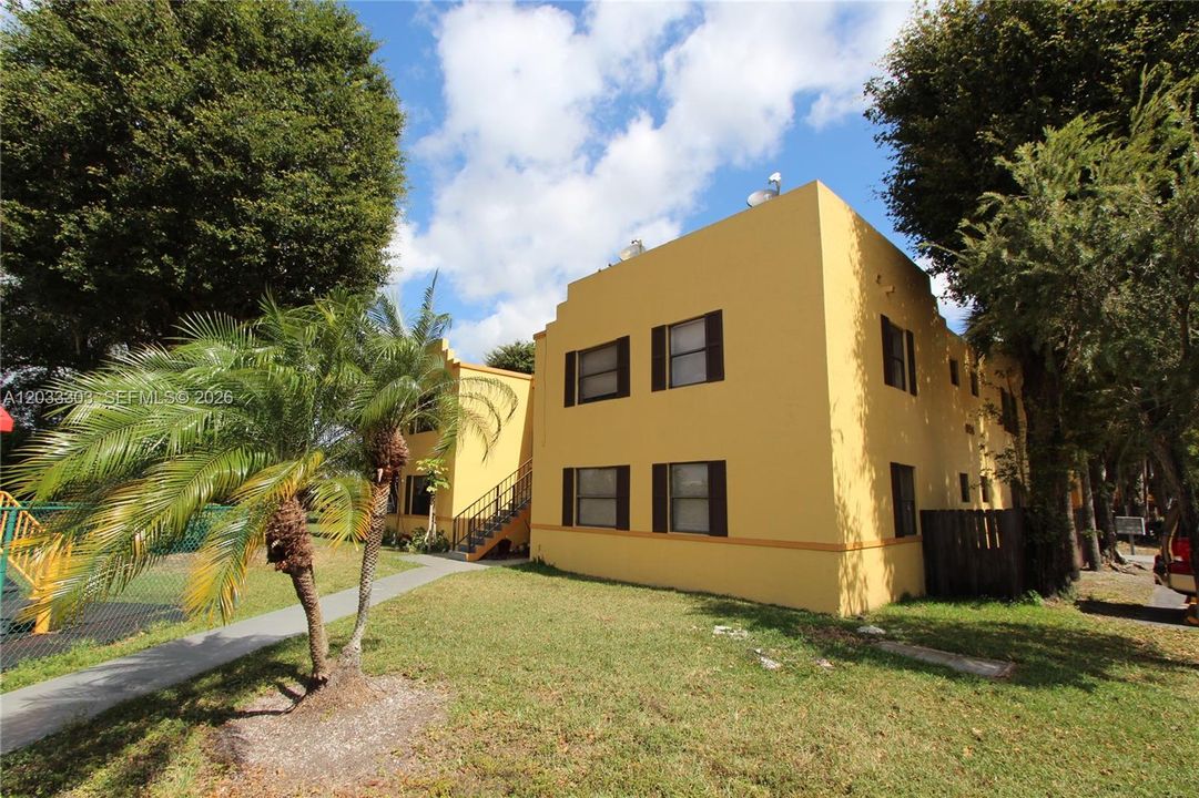 For Rent: $1,800 (1 beds, 1 baths, 600 Square Feet)