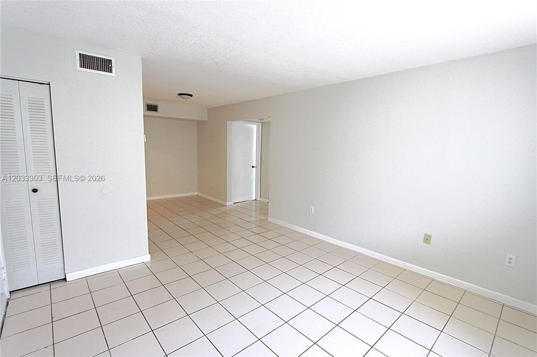 For Rent: $1,800 (1 beds, 1 baths, 600 Square Feet)