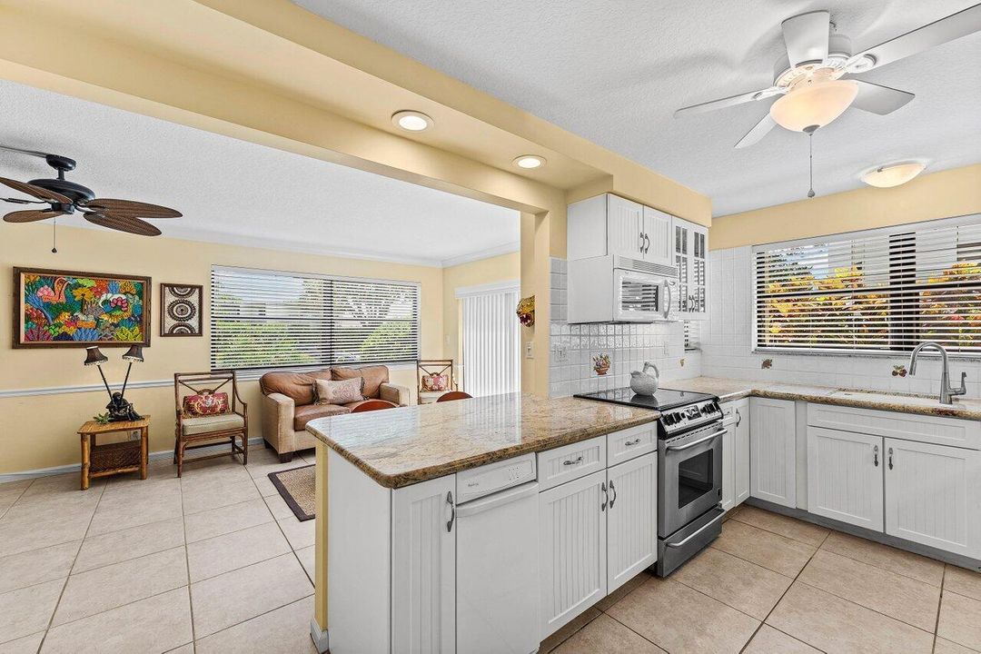 Kitchen / Living Area