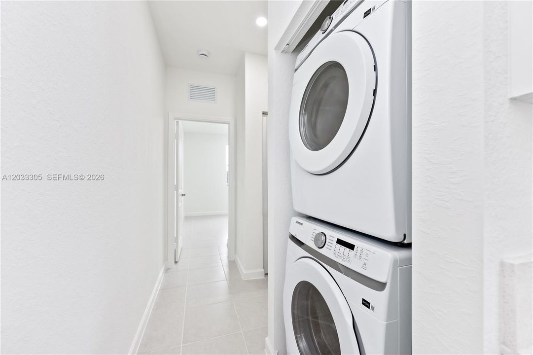 En Renta: $1,900 (1 camas, 1 baños, 3012 Pies cuadrados)