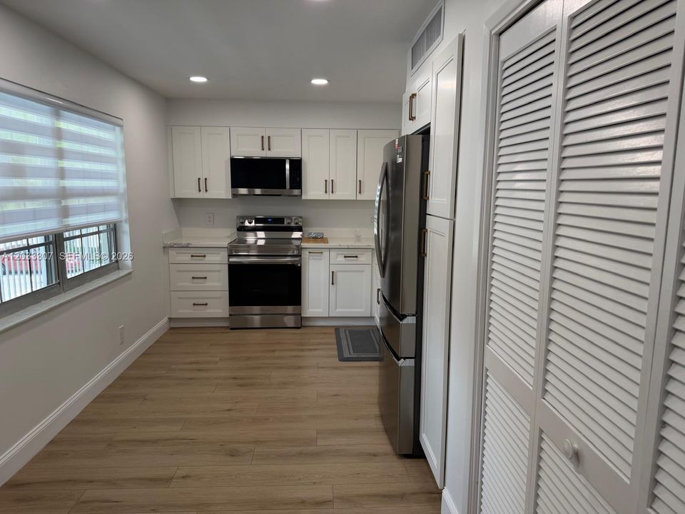 For Rent: $2,750 (3 beds, 3 baths, 1620 Square Feet)
