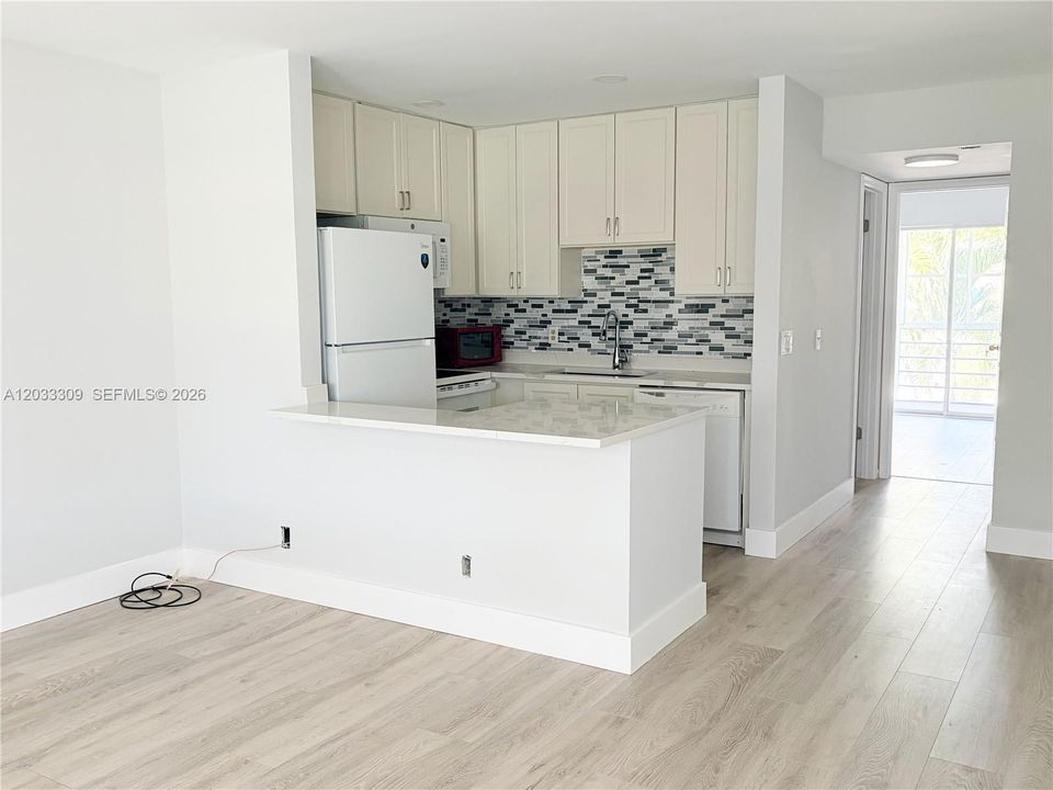 For Rent: $1,350 (1 beds, 1 baths, 593 Square Feet)
