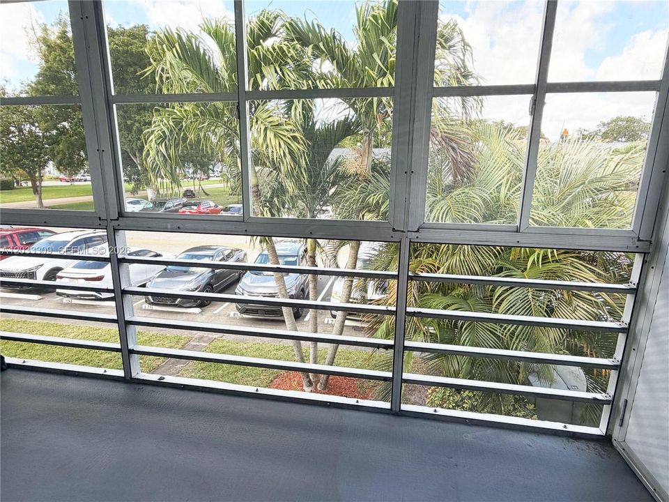 For Rent: $1,350 (1 beds, 1 baths, 593 Square Feet)