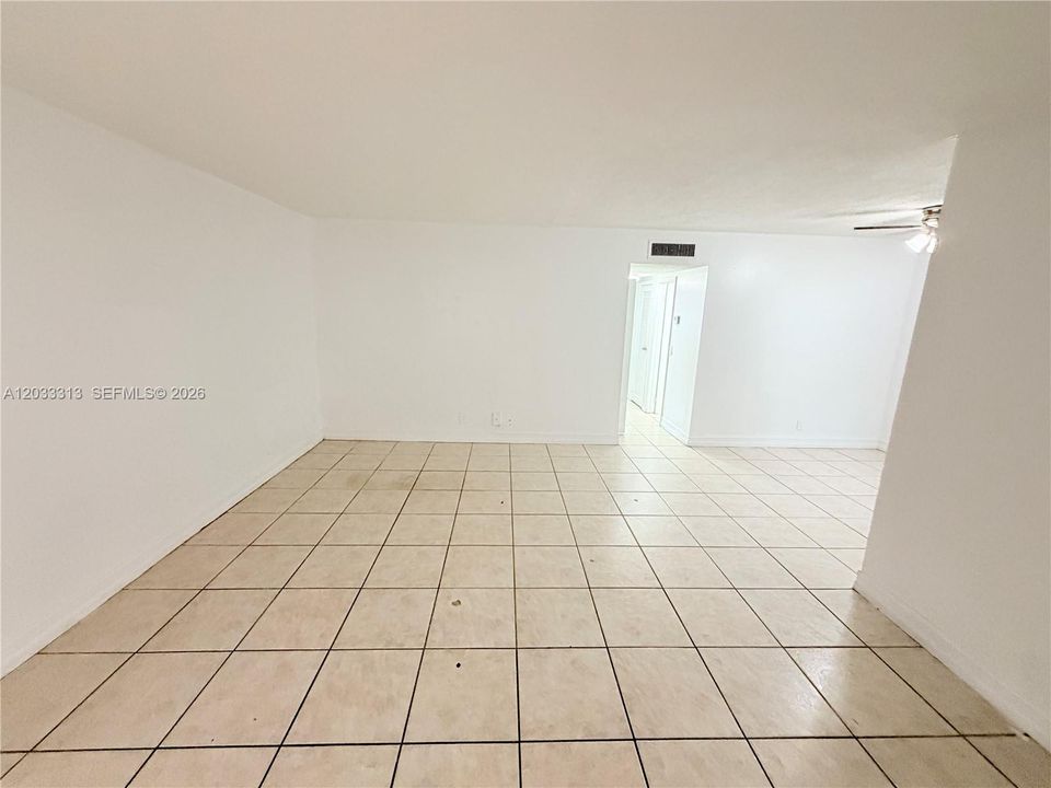 For Sale: $122,000 (2 beds, 1 baths, 880 Square Feet)