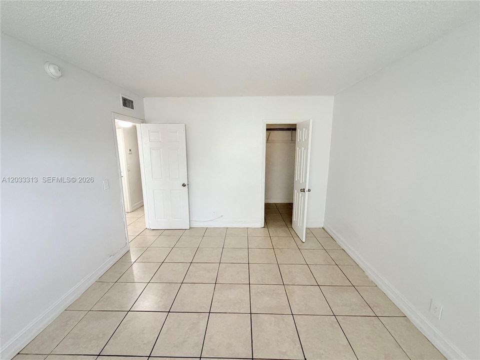 For Sale: $122,000 (2 beds, 1 baths, 880 Square Feet)