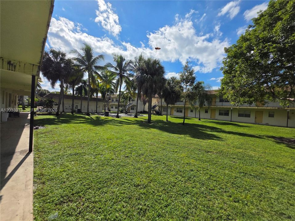 For Sale: $122,000 (2 beds, 1 baths, 880 Square Feet)