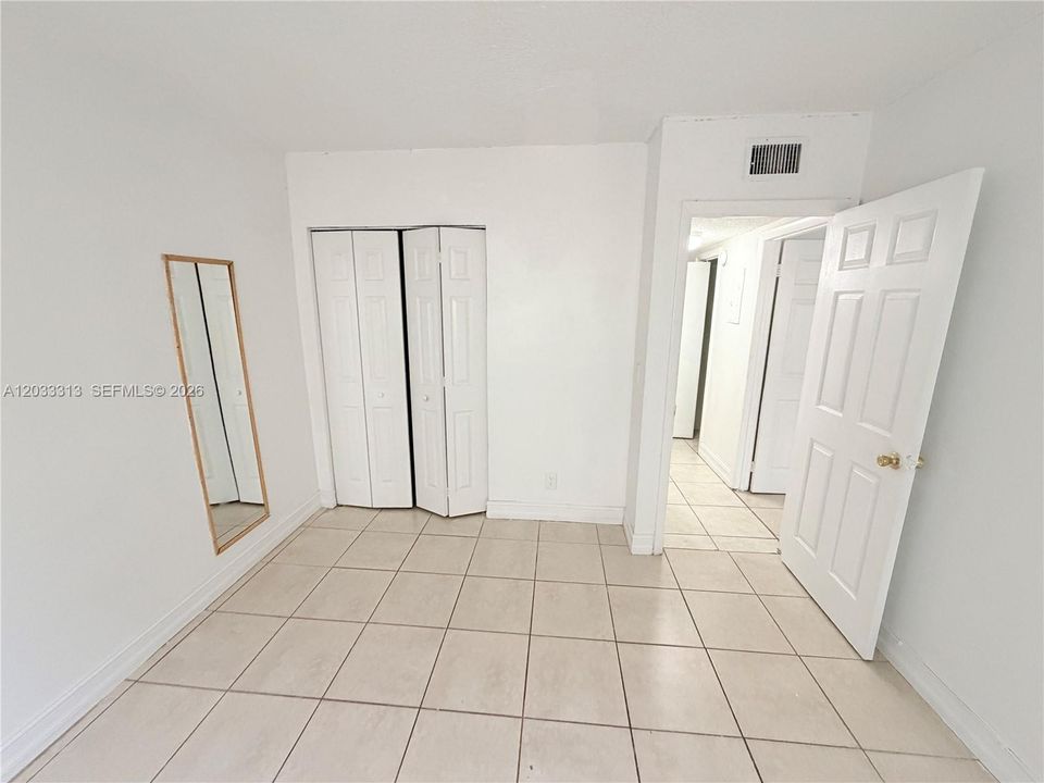For Sale: $122,000 (2 beds, 1 baths, 880 Square Feet)
