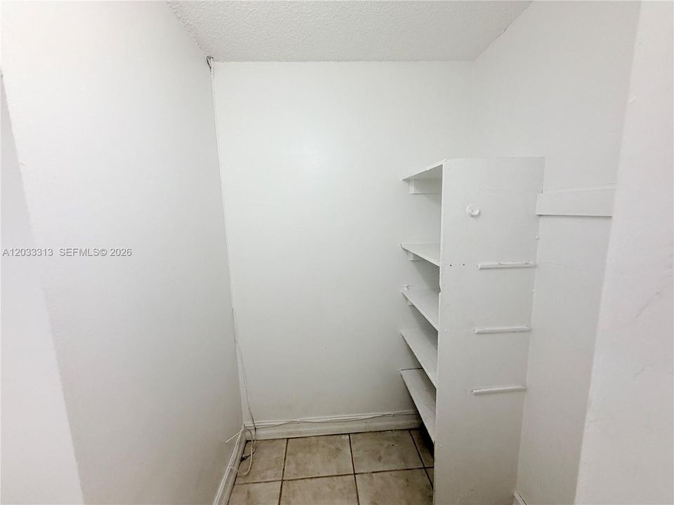 For Sale: $122,000 (2 beds, 1 baths, 880 Square Feet)