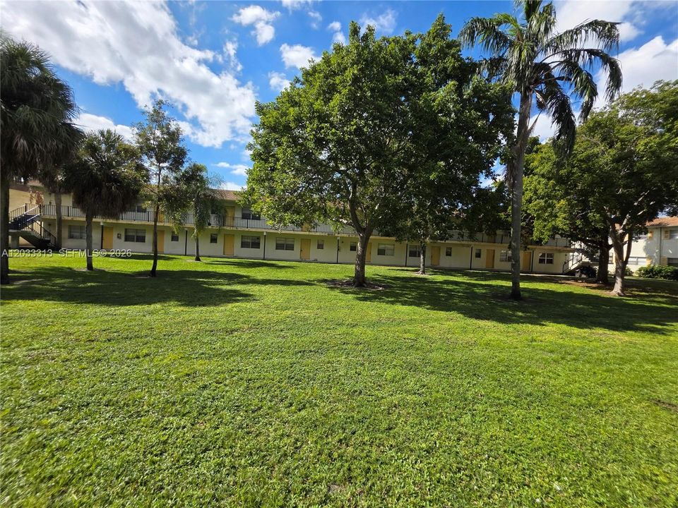 For Sale: $122,000 (2 beds, 1 baths, 880 Square Feet)