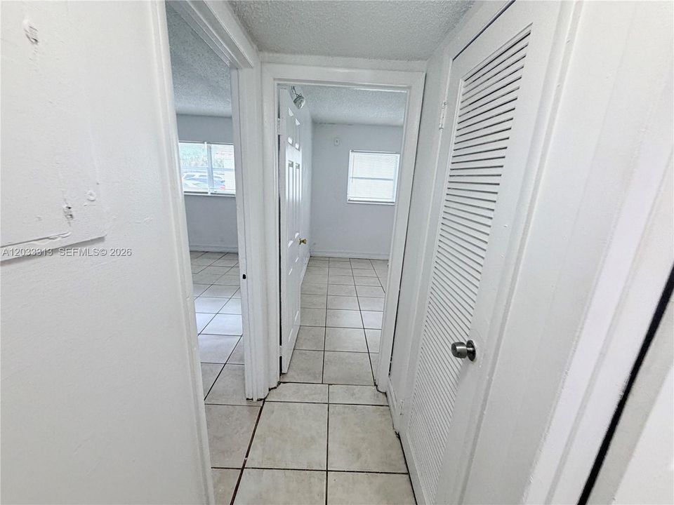 For Sale: $122,000 (2 beds, 1 baths, 880 Square Feet)