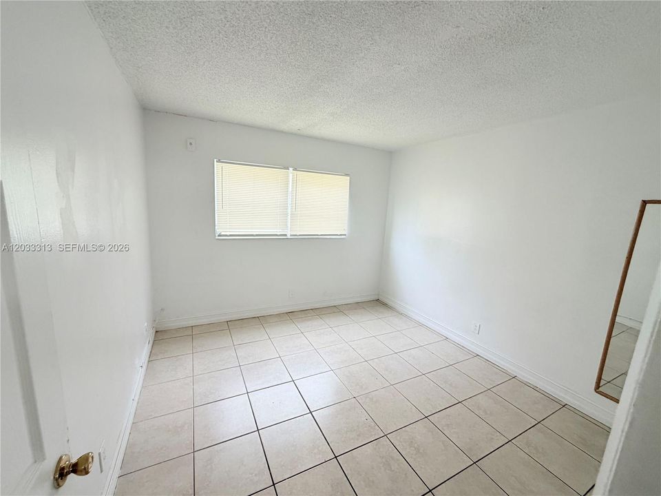 For Sale: $122,000 (2 beds, 1 baths, 880 Square Feet)