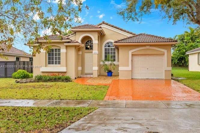 For Rent: $3,600 (3 beds, 2 baths, 1505 Square Feet)