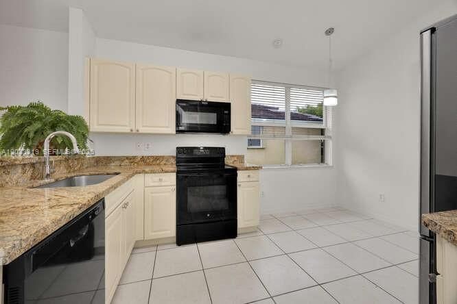 For Rent: $3,600 (3 beds, 2 baths, 1505 Square Feet)