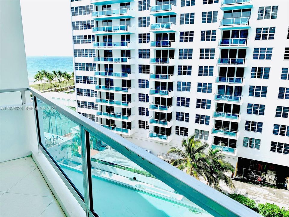 For Rent: $3,500 (2 beds, 2 baths, 1040 Square Feet)