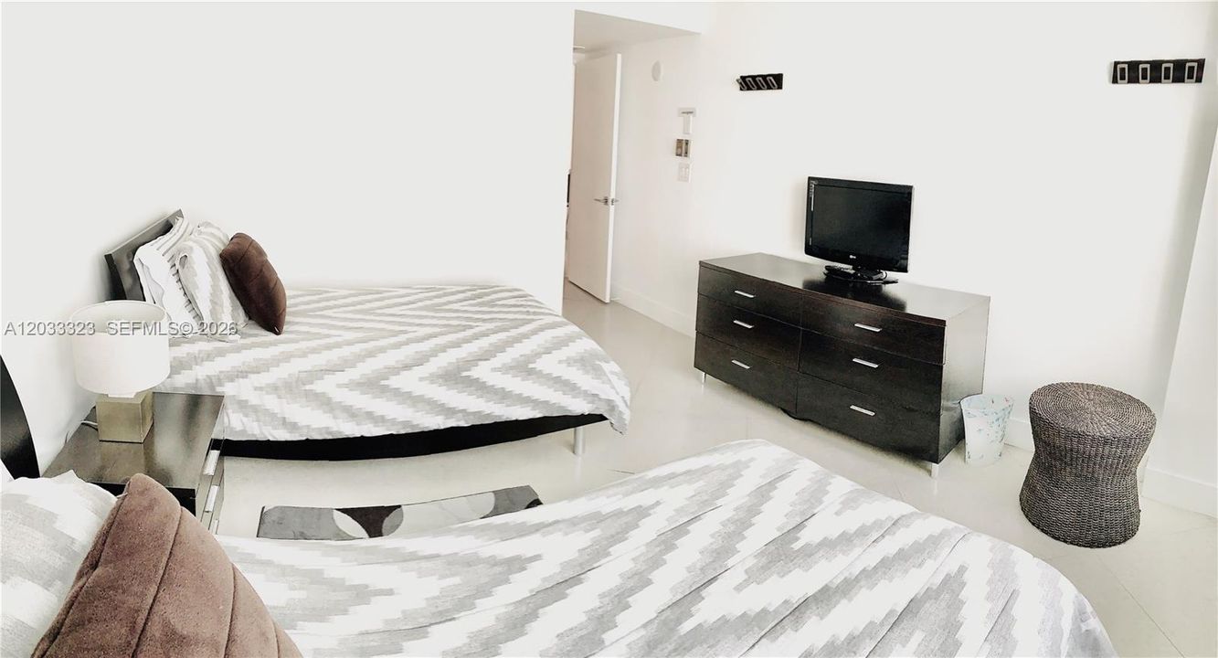 For Rent: $3,500 (2 beds, 2 baths, 1040 Square Feet)