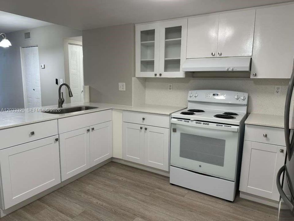For Sale: $420,000 (2 beds, 1 baths, 780 Square Feet)