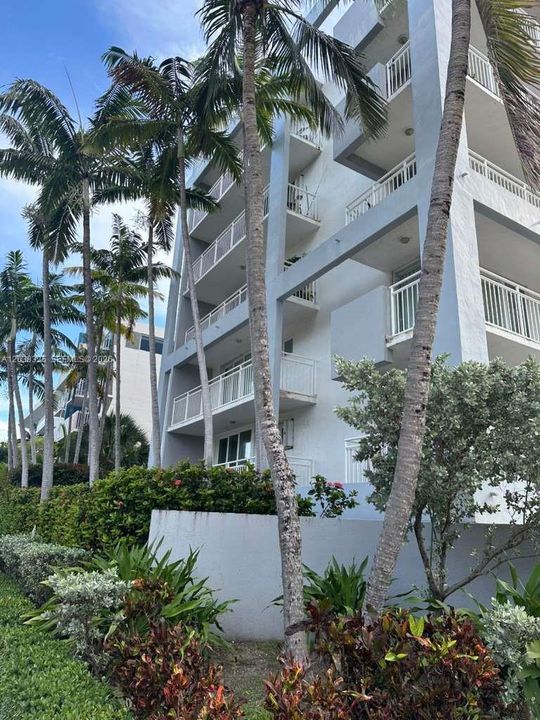 For Sale: $420,000 (2 beds, 1 baths, 780 Square Feet)
