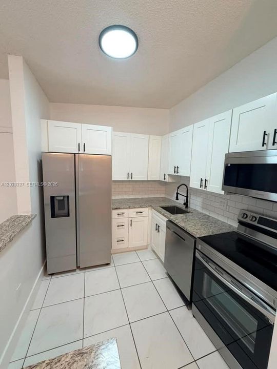 For Rent: $1,950 (2 beds, 2 baths, 820 Square Feet)