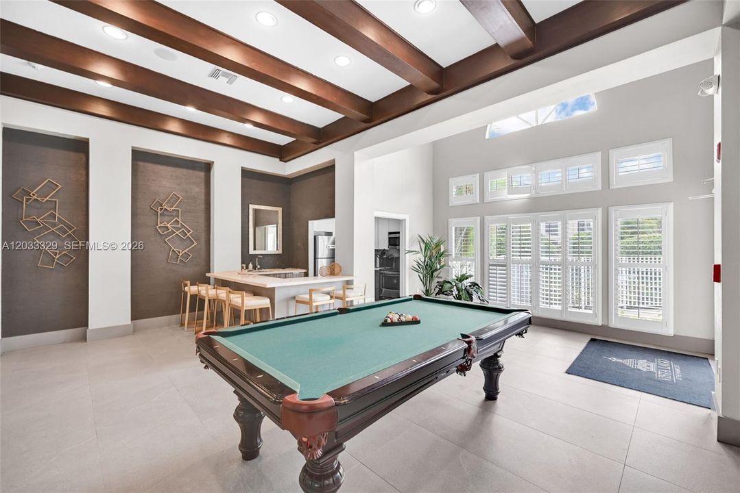 For Sale: $279,000 (1 beds, 1 baths, 651 Square Feet)