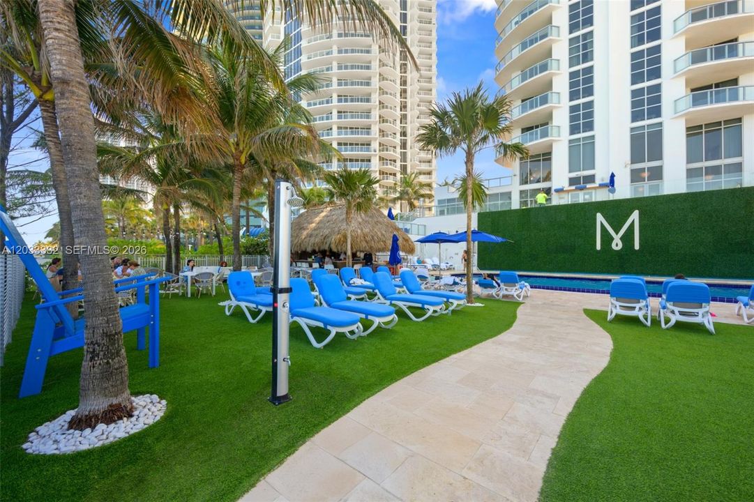 For Sale: $690,000 (1 beds, 1 baths, 688 Square Feet)