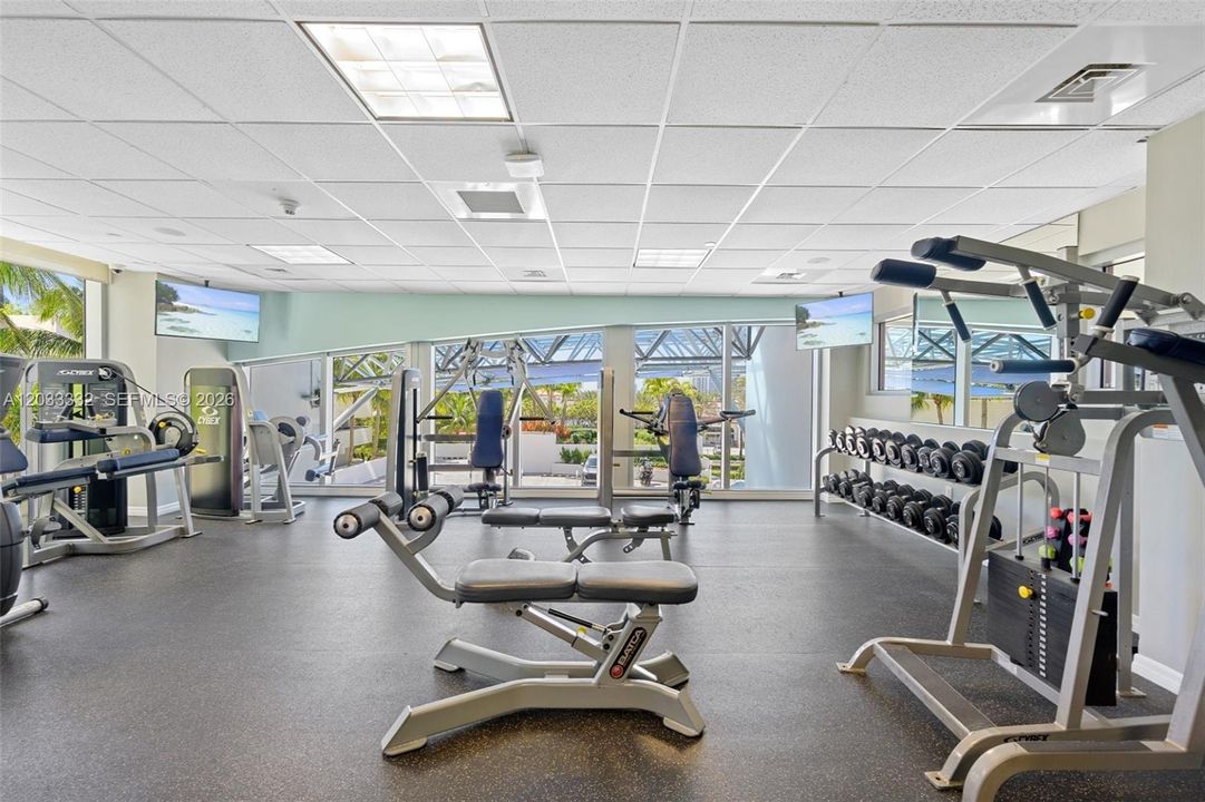 For Sale: $690,000 (1 beds, 1 baths, 688 Square Feet)
