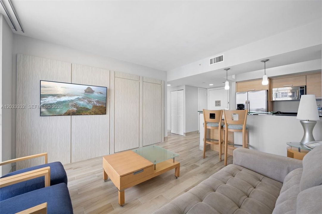 For Sale: $690,000 (1 beds, 1 baths, 688 Square Feet)