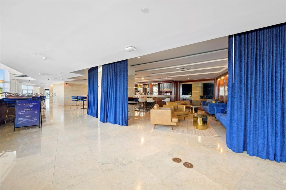 For Sale: $690,000 (1 beds, 1 baths, 688 Square Feet)