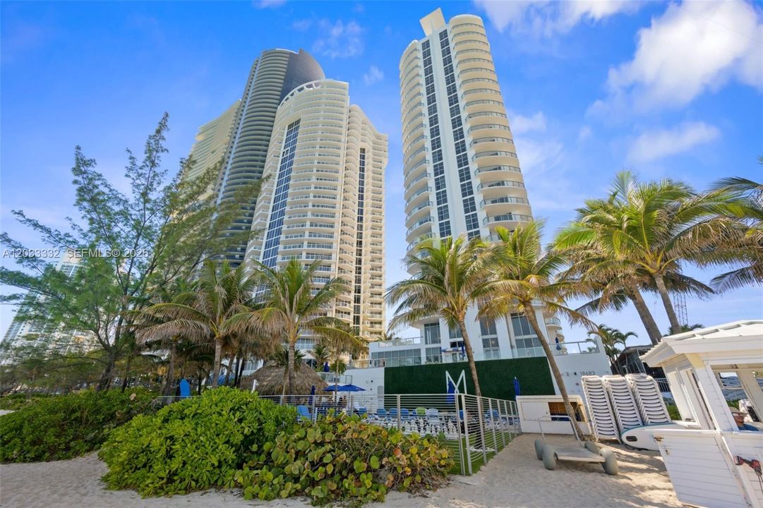 For Sale: $690,000 (1 beds, 1 baths, 688 Square Feet)