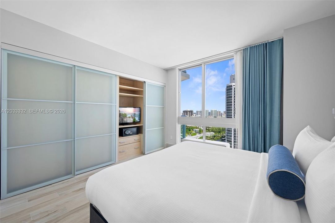 For Sale: $690,000 (1 beds, 1 baths, 688 Square Feet)