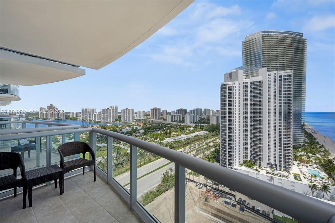 For Sale: $690,000 (1 beds, 1 baths, 688 Square Feet)