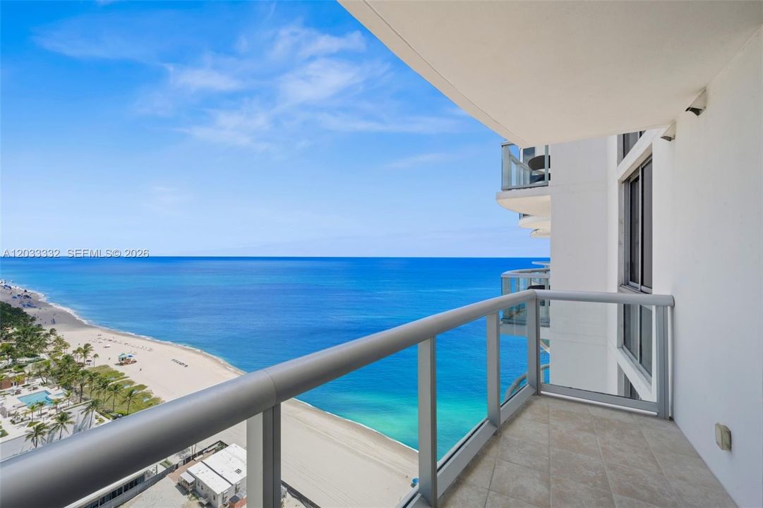 For Sale: $690,000 (1 beds, 1 baths, 688 Square Feet)