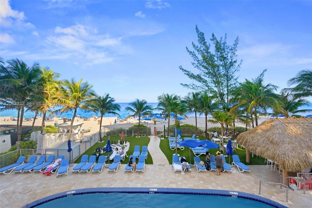 For Sale: $690,000 (1 beds, 1 baths, 688 Square Feet)