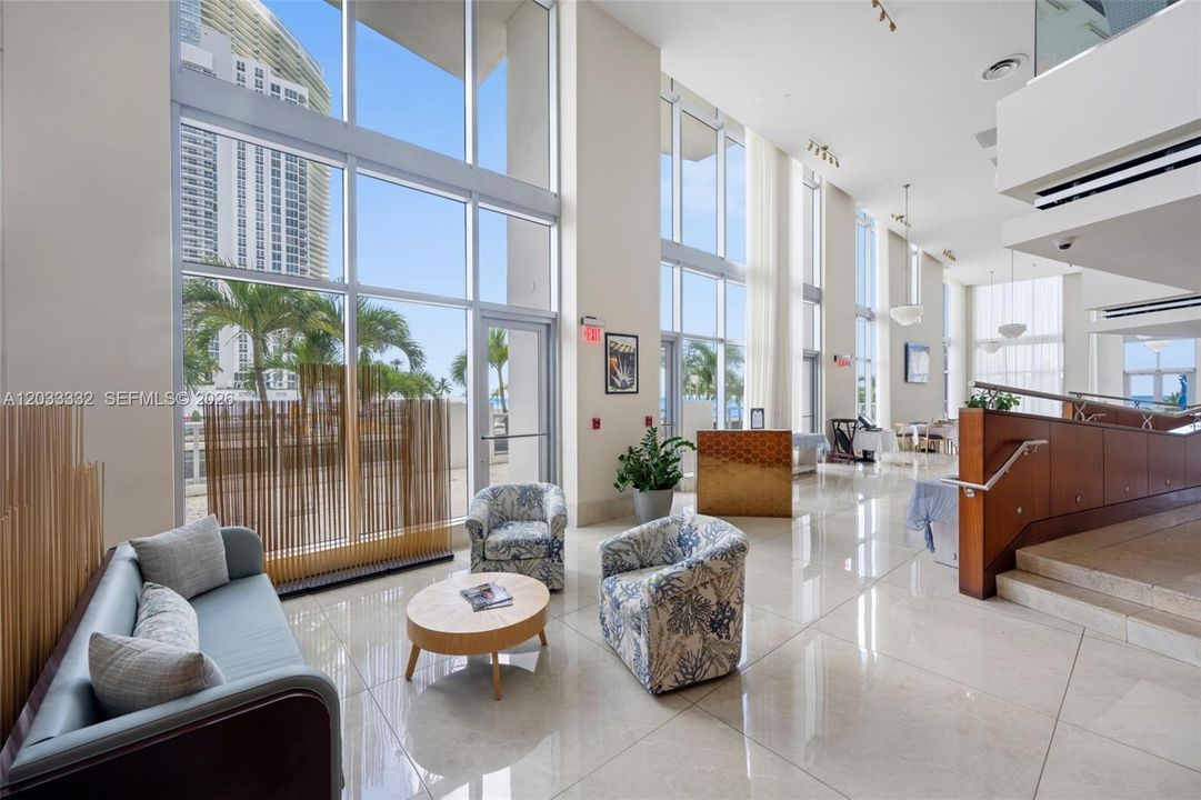 For Sale: $690,000 (1 beds, 1 baths, 688 Square Feet)