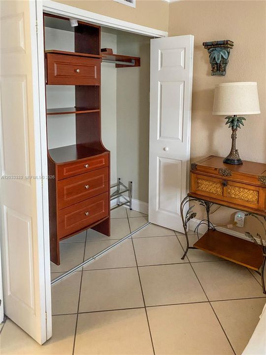 For Rent: $2,850 (1 beds, 2 baths, 918 Square Feet)