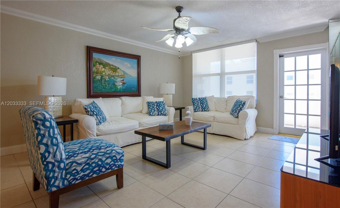 For Rent: $2,850 (1 beds, 2 baths, 918 Square Feet)