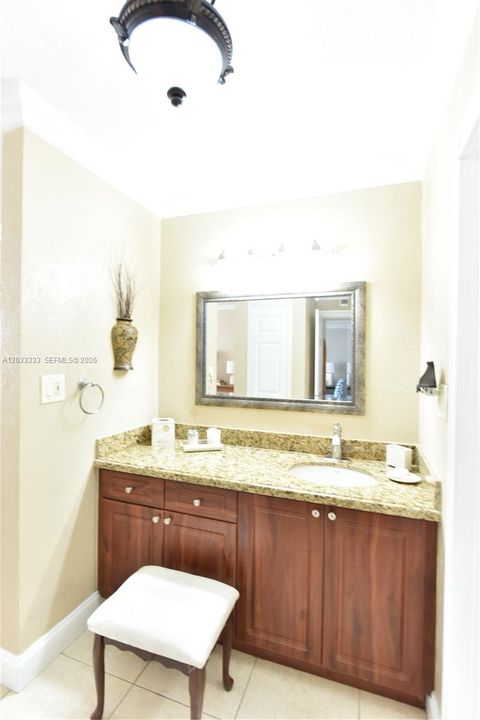 For Rent: $2,850 (1 beds, 2 baths, 918 Square Feet)