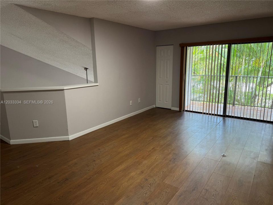For Rent: $2,650 (2 beds, 2 baths, 930 Square Feet)