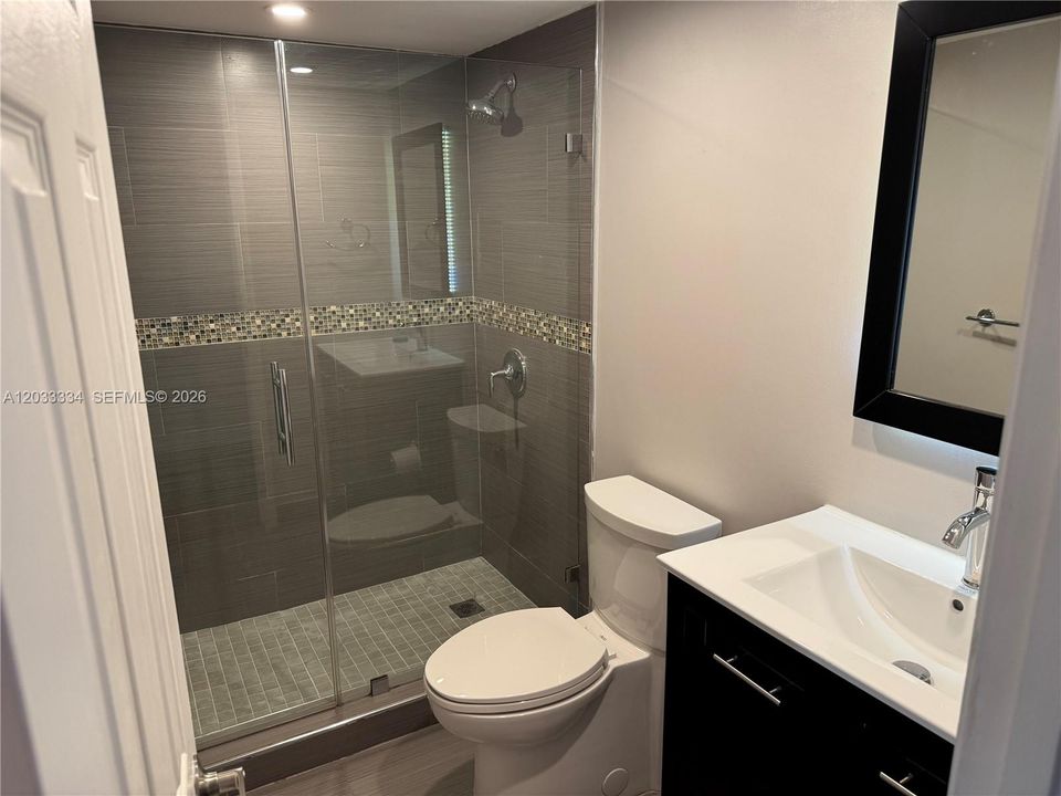 For Rent: $2,650 (2 beds, 2 baths, 930 Square Feet)