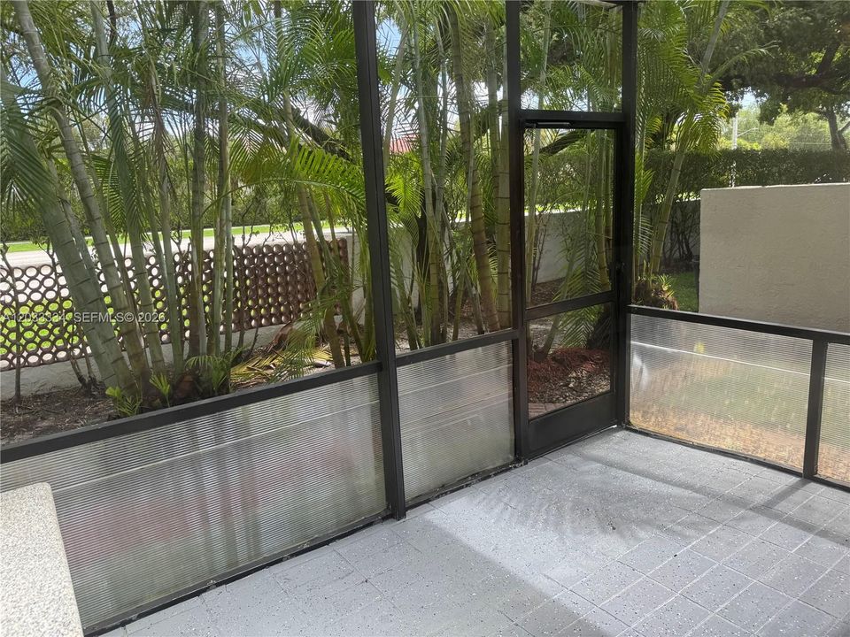For Rent: $2,650 (2 beds, 2 baths, 930 Square Feet)